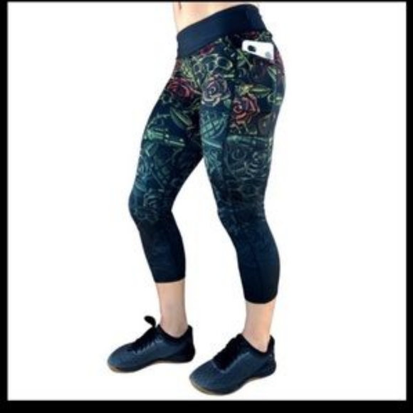 CVG Constantly Varied Gear Dressed to K*ll Capri Leggings size Large - Picture 2 of 7